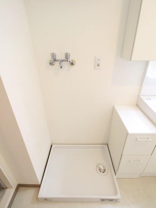 物件内観写真16　(洗濯機置場)