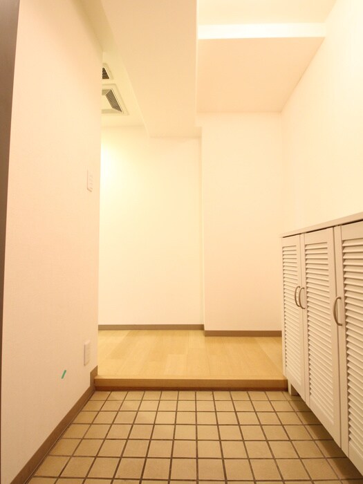 物件内観写真18　(玄関)