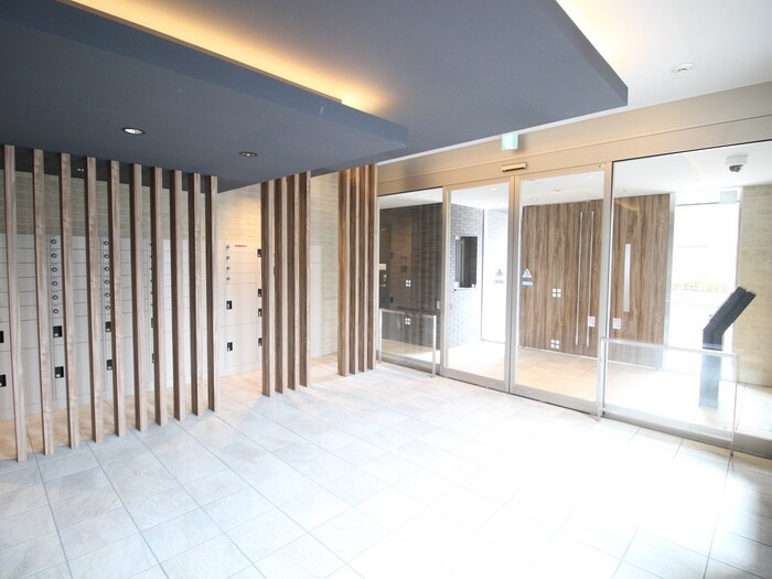 物件外観写真3　(エントランス部分)