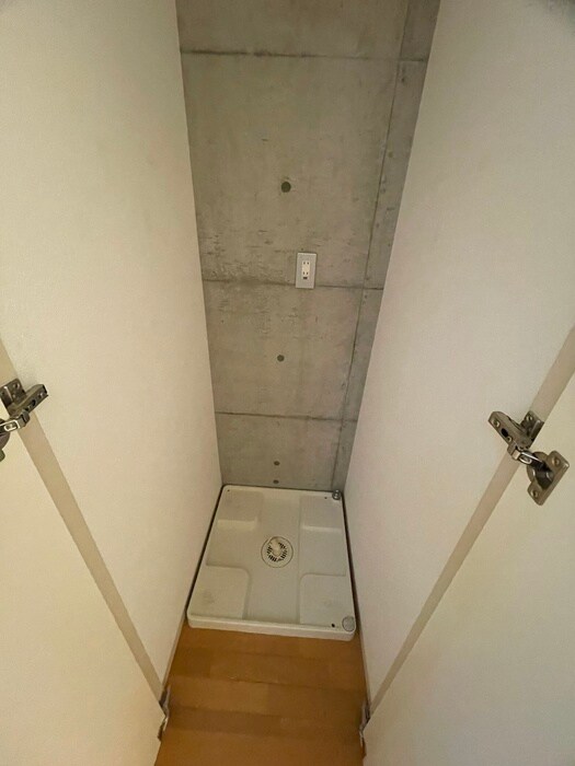 物件内観写真16　(洗濯機置場)