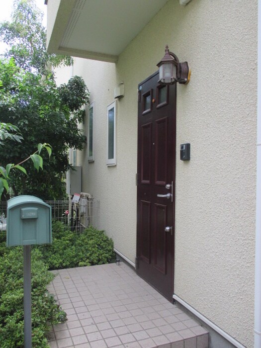 物件外観写真3　(エントランス部分)