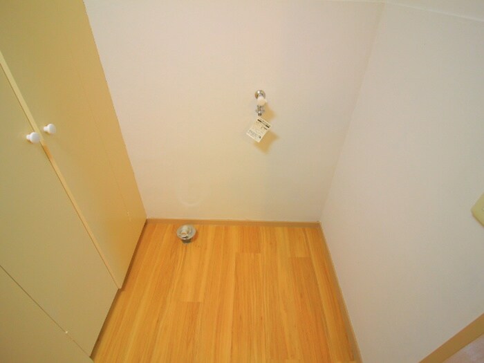 物件内観写真17　(洗濯機置場)