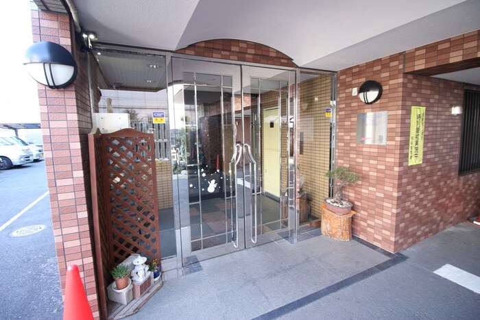 物件外観写真4　(エントランス部分)