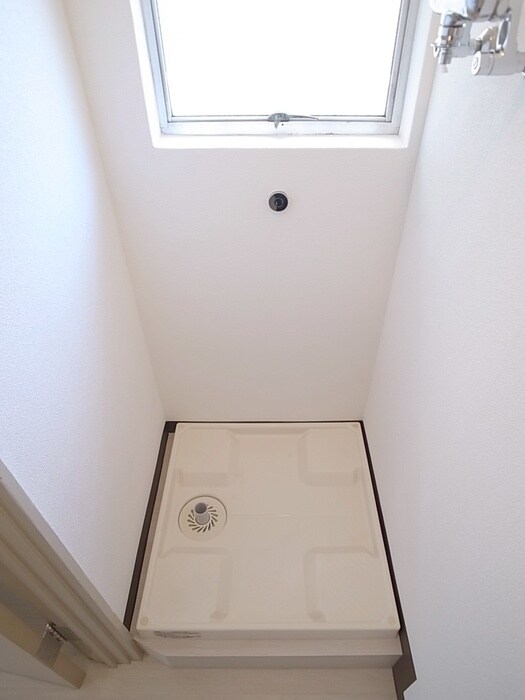 物件内観写真14　(洗濯機置場)