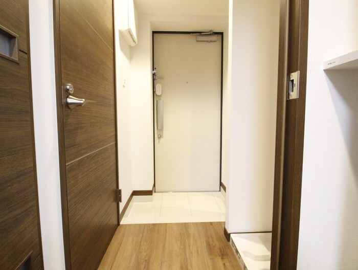物件内観写真13　(玄関)