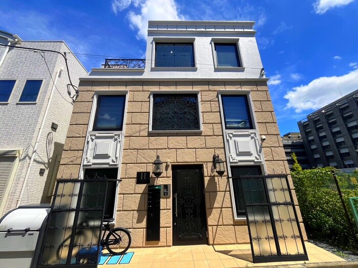 物件外観写真6　(エントランス部分)