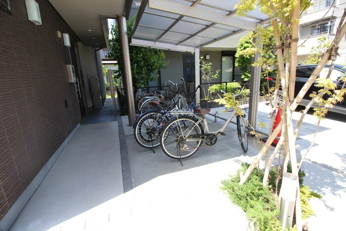 物件外観写真4　(駐輪場)