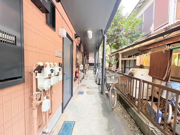 物件外観写真4　(エントランス部分)