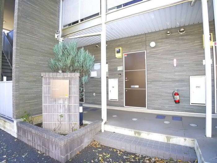 物件外観写真2　(エントランス部分)