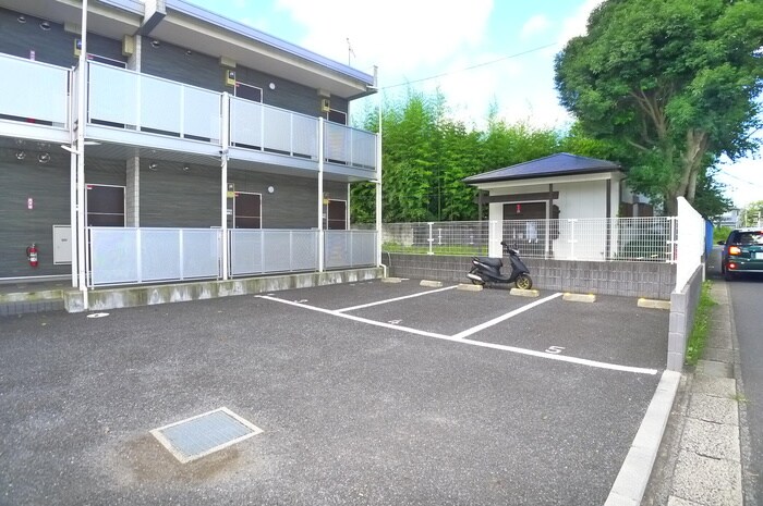 物件外観写真5　(駐車場)