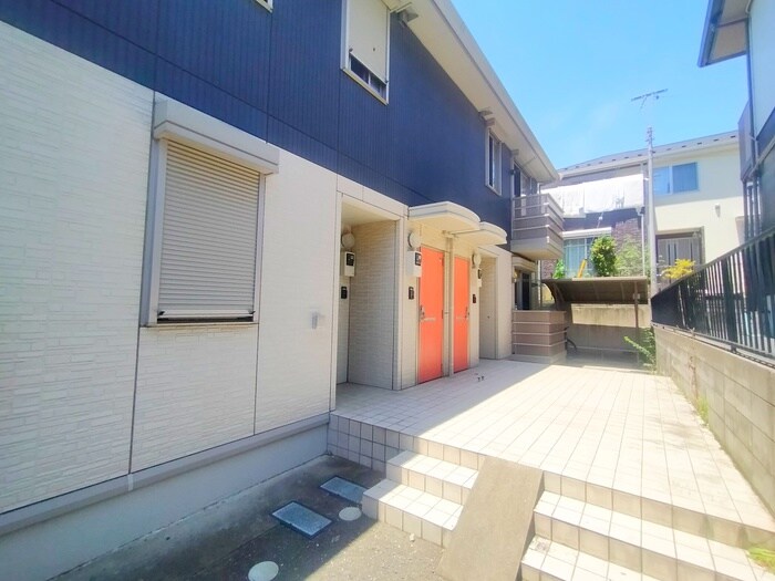 物件外観写真2　(エントランス部分)