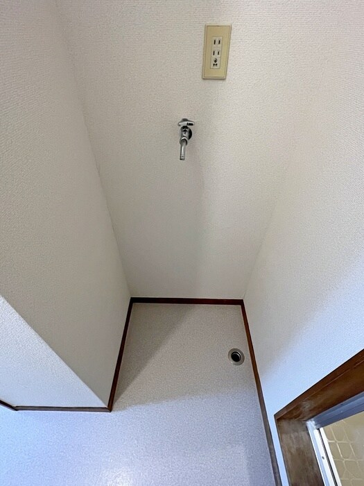物件内観写真13　(洗濯機置場)