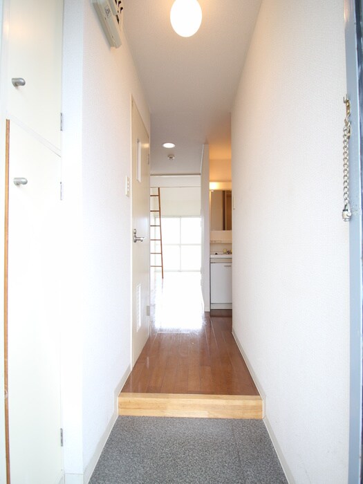 物件内観写真8　(玄関)