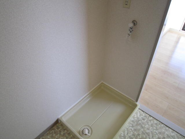 物件内観写真14　(洗濯機置場)