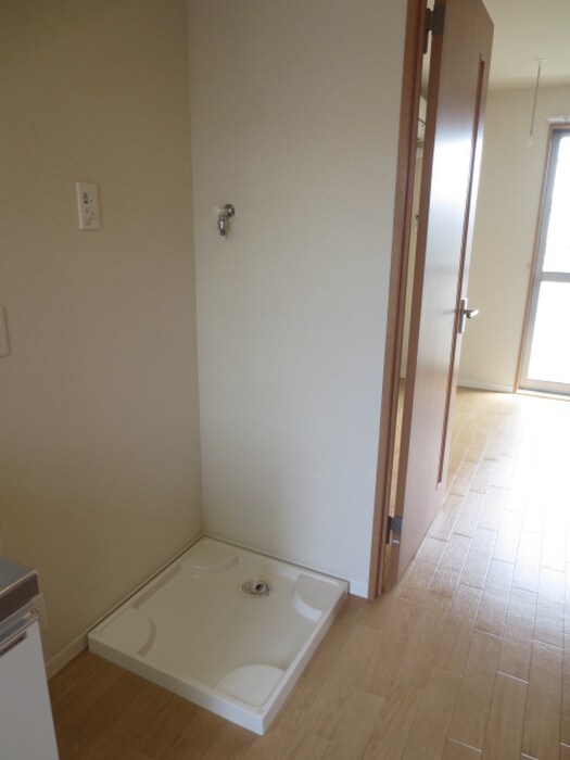 物件内観写真12　(洗濯機置場)