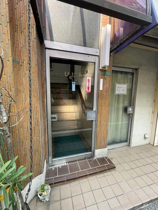 物件外観写真4　(エントランス部分)