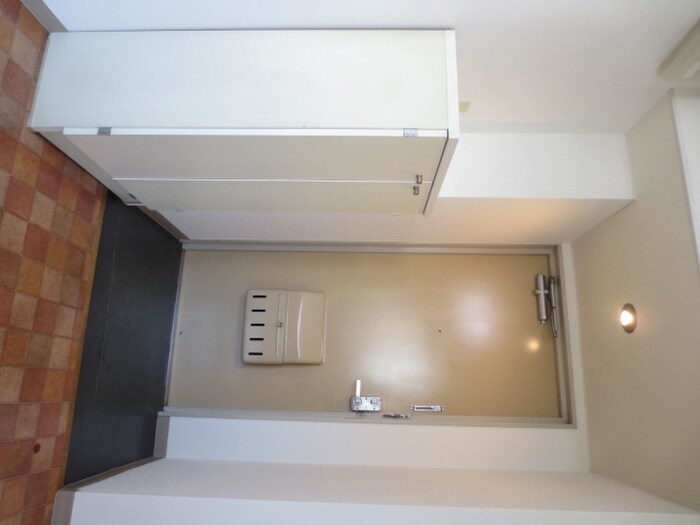 物件内観写真12　(玄関)