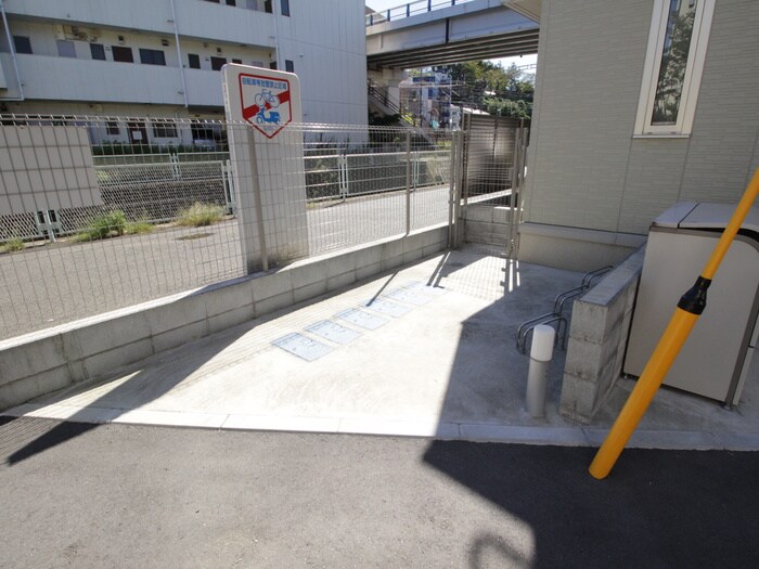 物件外観写真3　(駐輪場)