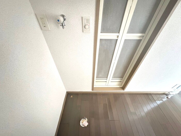 物件内観写真16　(洗濯機置場)