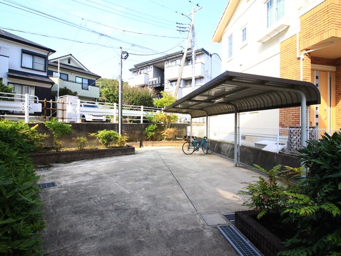 物件外観写真3　(駐輪場)