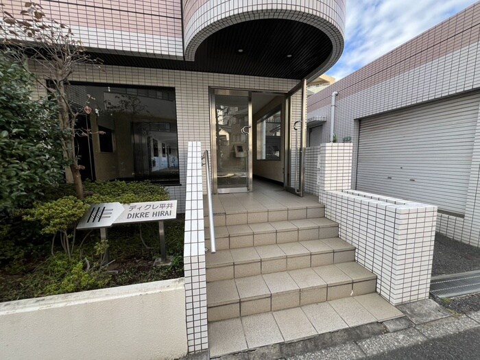 物件外観写真4　(エントランス部分)