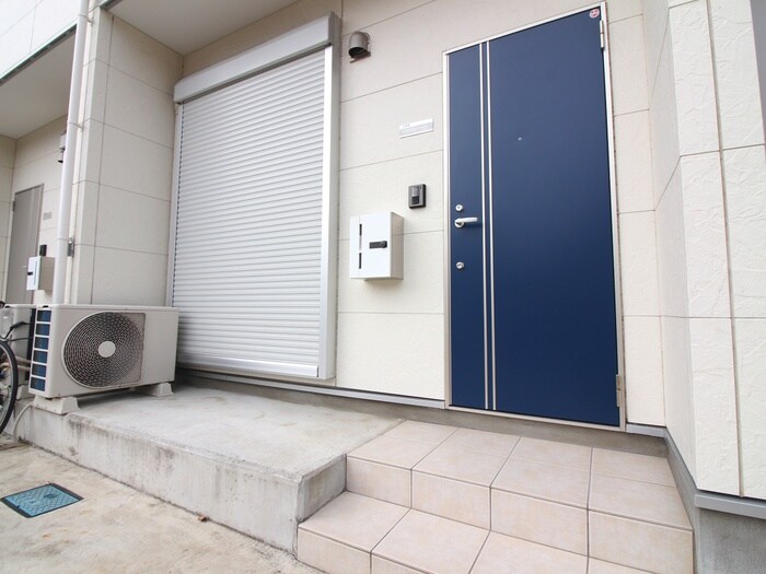 物件外観写真2　(エントランス部分)