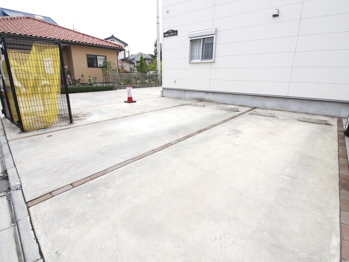 物件外観写真3　(駐車場)