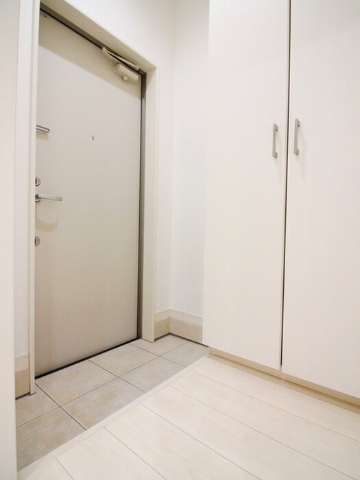 物件内観写真16　(玄関)