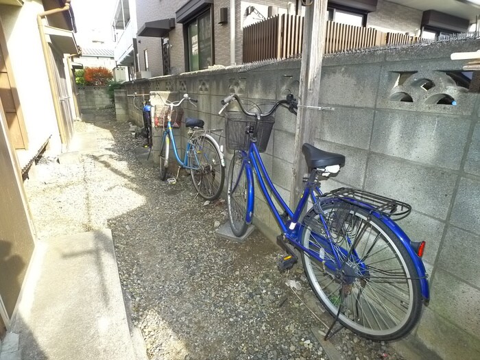 物件外観写真4　(駐輪場)