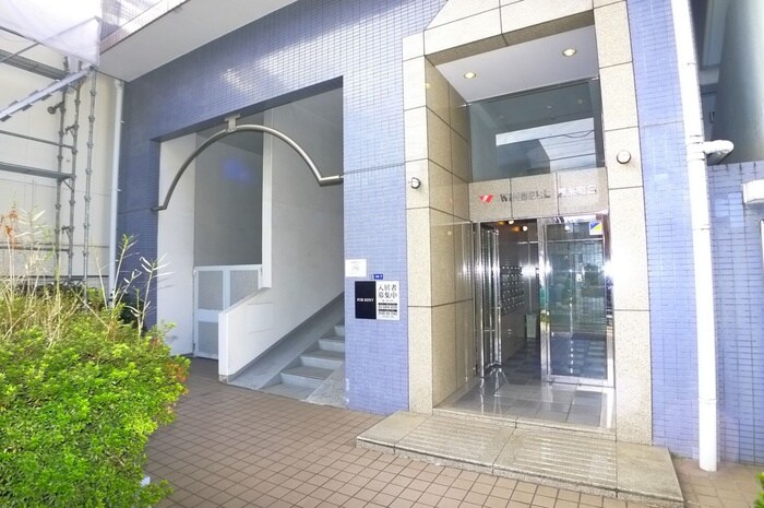 物件外観写真2　(エントランス部分)