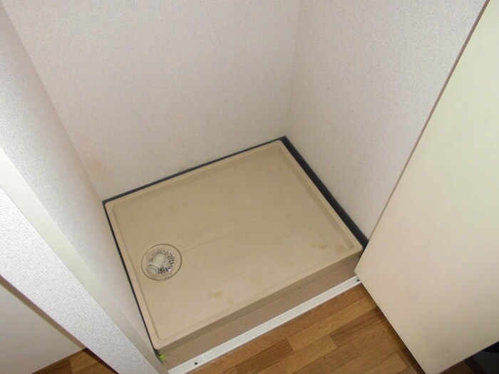 物件内観写真10　(洗濯機置場)