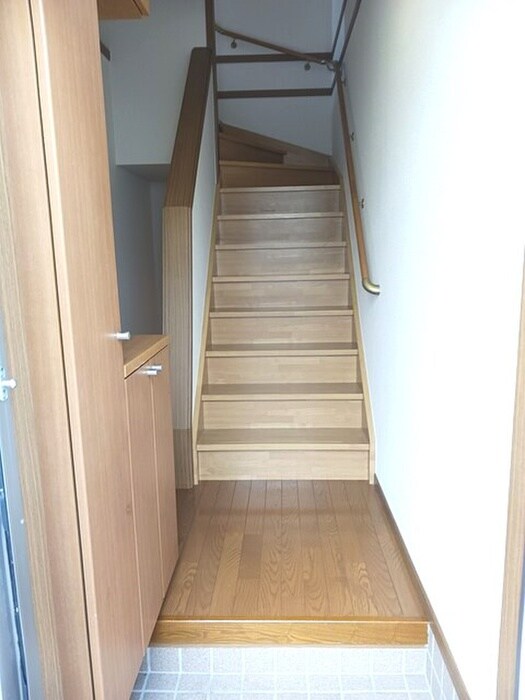 物件内観写真13　(玄関)