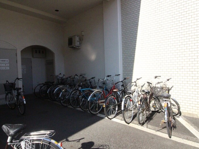 物件外観写真4　(駐輪場)