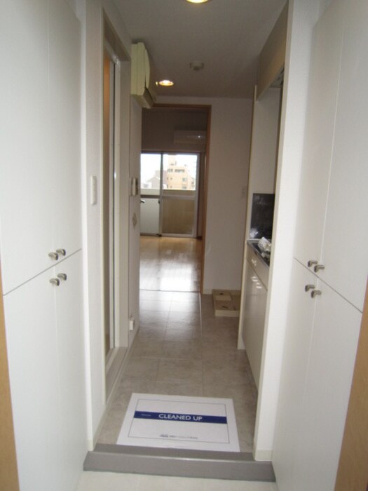 物件内観写真7　(玄関)