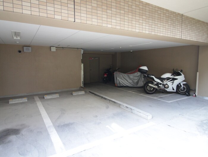 物件外観写真6　(駐車場)