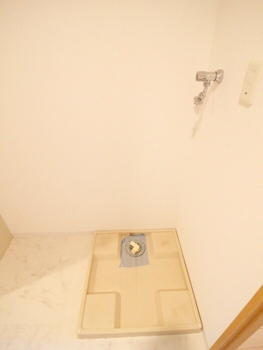 物件内観写真12　(洗濯機置場)