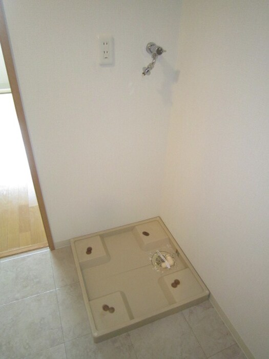 物件内観写真15　(洗濯機置場)