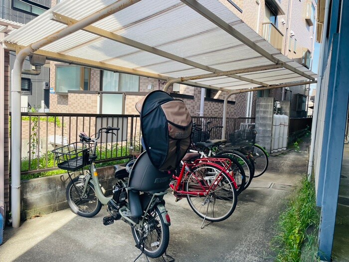 メゾンドシャルマンの駐輪場