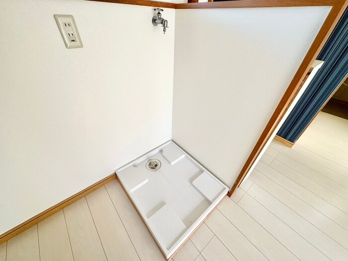 物件内観写真14　(洗濯機置場)