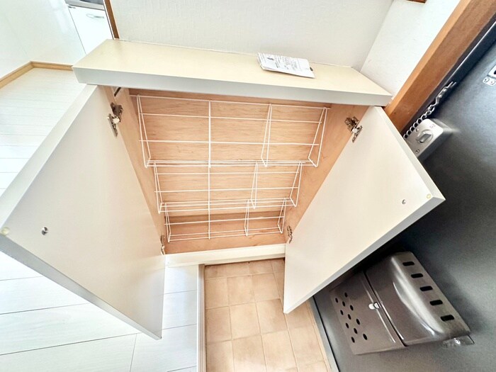 物件内観写真17　(玄関)