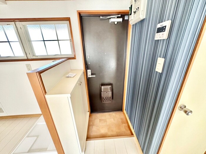 物件内観写真18　(玄関)