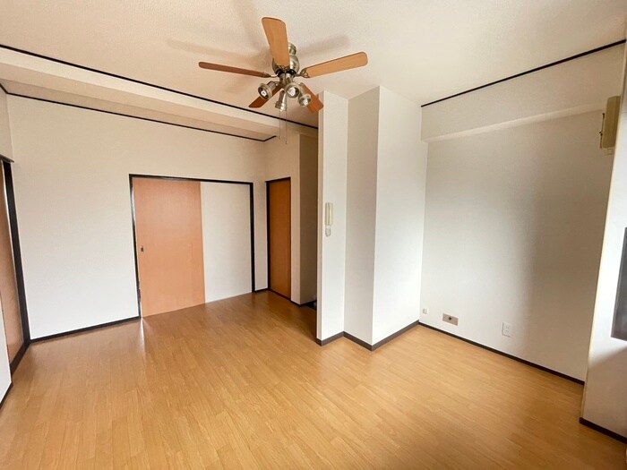 物件内観写真8　(玄関)