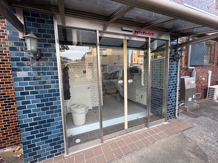 物件外観写真4　(エントランス部分)