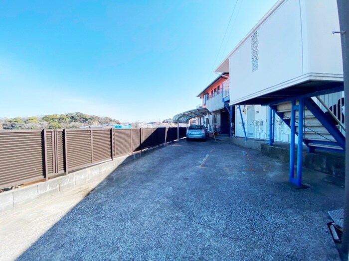 物件外観写真4　(駐車場)