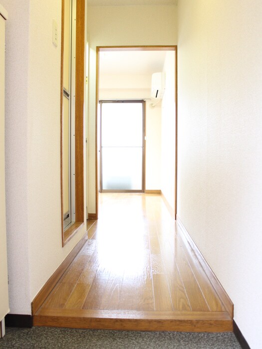 物件内観写真10　(玄関)