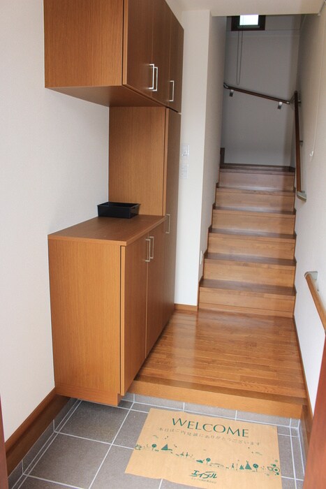 物件内観写真12　(玄関)