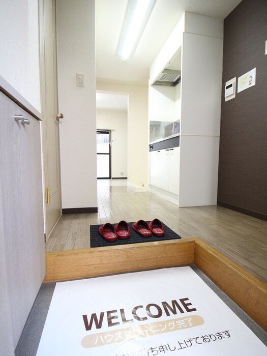 物件内観写真9　(玄関)