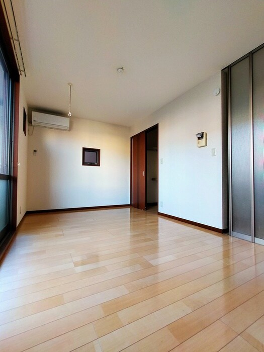 物件内観写真5　(室内からの展望)