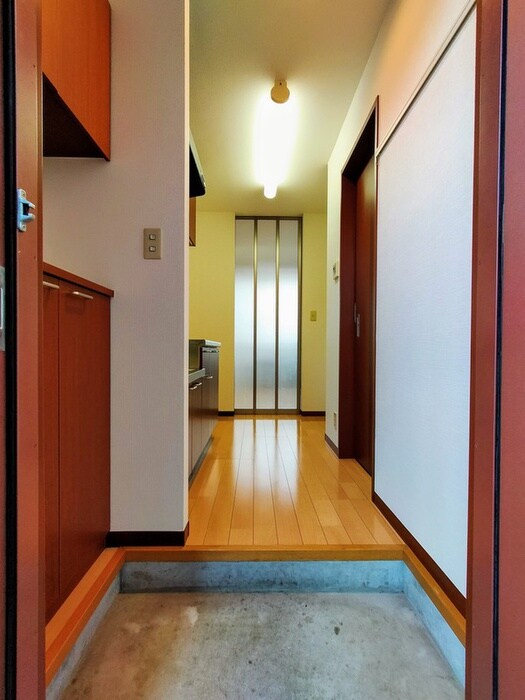 物件内観写真13　(玄関)