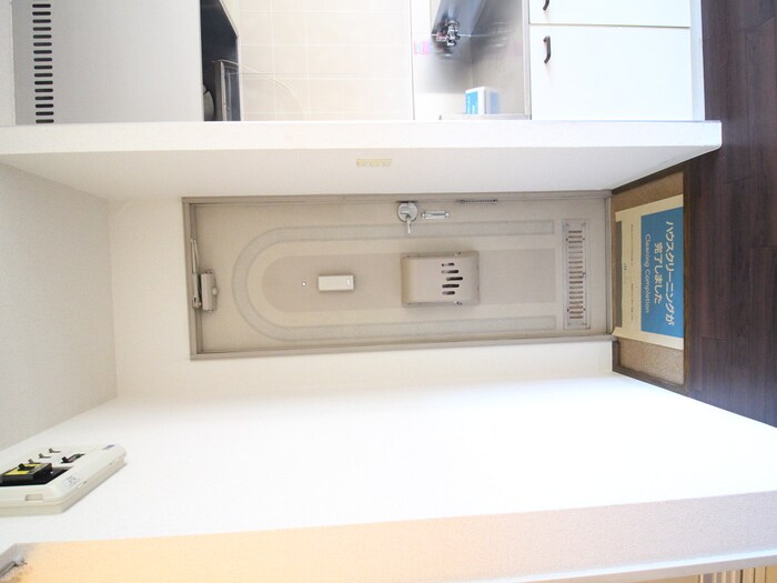 物件内観写真12　(玄関)